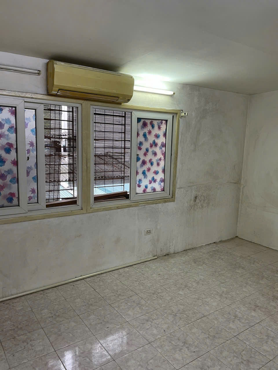 Cho thuê căn hộ Tập thể tầng 3 Quỳnh Mai, 60m2, 2 ngủ, 7 Triệu ở hộ gia đình - Ảnh 2